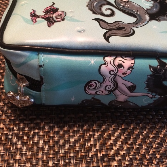 🧜‍♀️Fluff Mermaid Makeup Bag - Picture 3 of 4