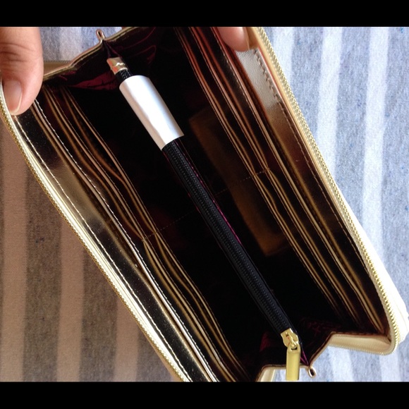 Sold - Picture 3 of 3