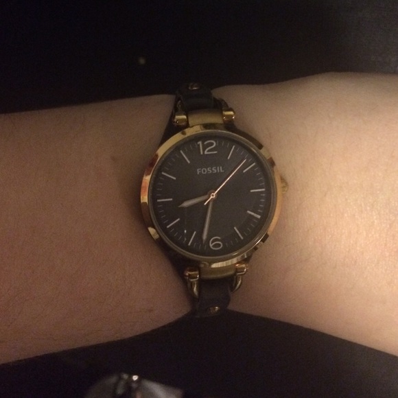 ROSE GOLD FOSSIL WATCH - Picture 2 of 4