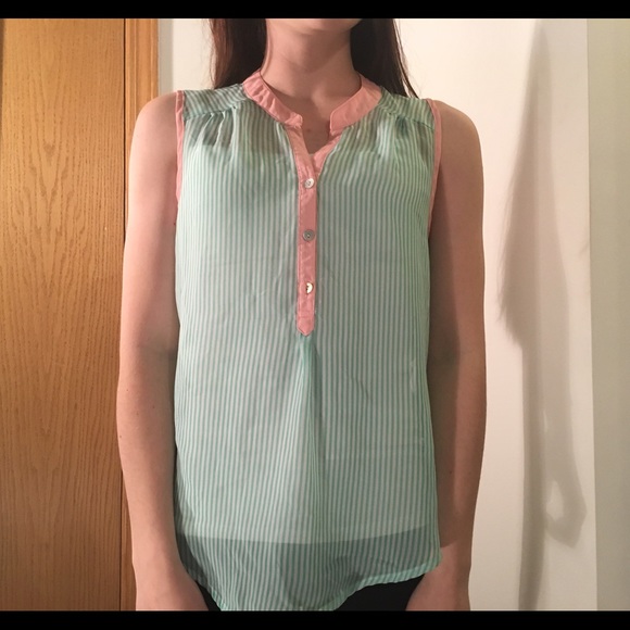 Sleeveless shirt