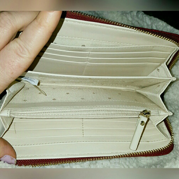 ⛔SOLD⛔ Kate Spade Gold Coast Lacey Walle - Picture 2 of 4