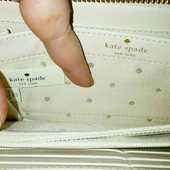 ⛔SOLD⛔ Kate Spade Gold Coast Lacey Walle - Picture 3 of 4