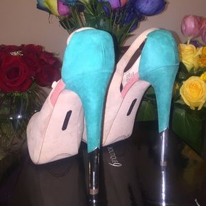 Peep toe Mary Jane, suede pumps