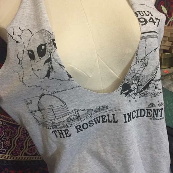 SALE 🌻Cut out tank - Picture 2 of 3