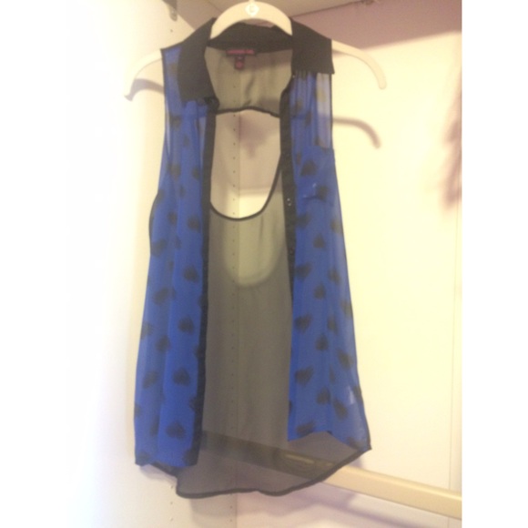 Sleeve-less button up with hearts