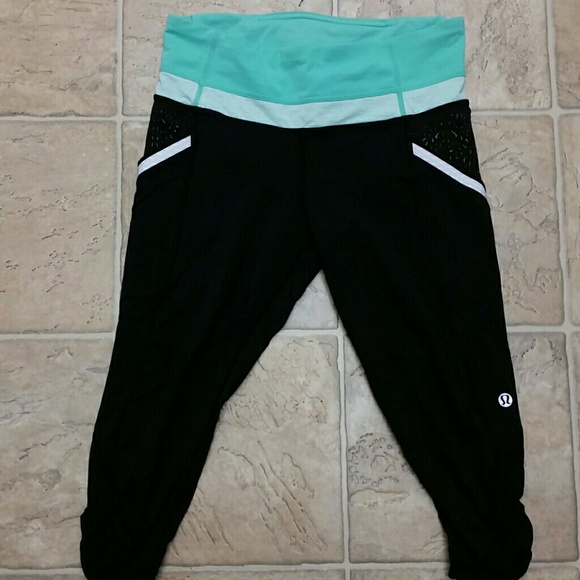🚫🚫🚫SOLD 🚫 🚫 🚫 🚫 Lululemon  athletica capris