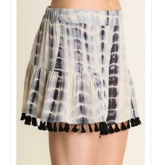 ❗️LAST❗️Tassel trim Tie dye print shorts - Picture 2 of 3