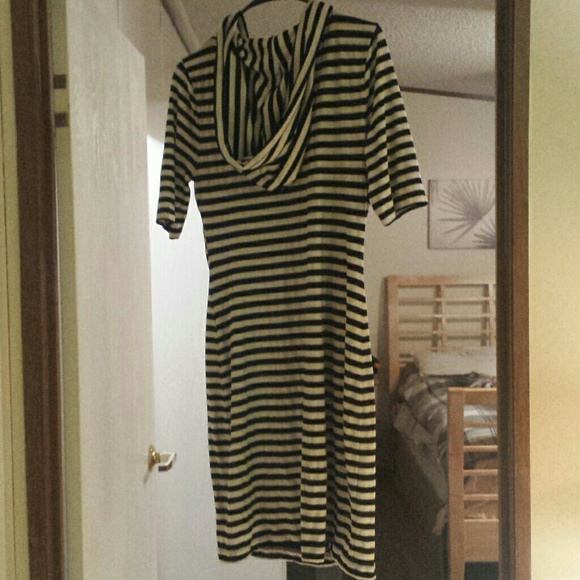 Dress - Picture 3 of 3