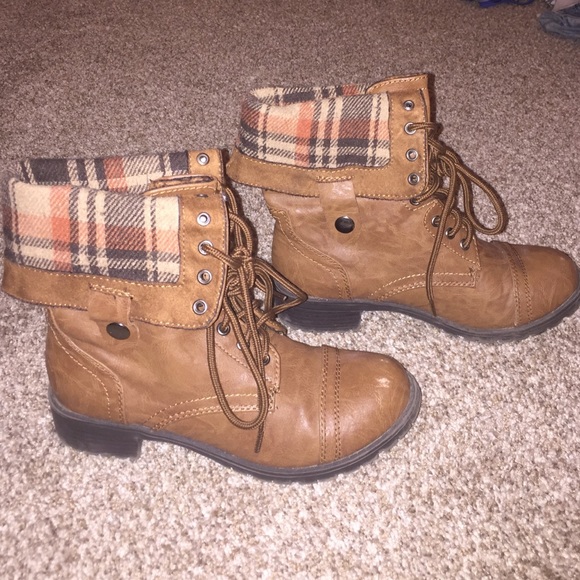Boots - Picture 2 of 4