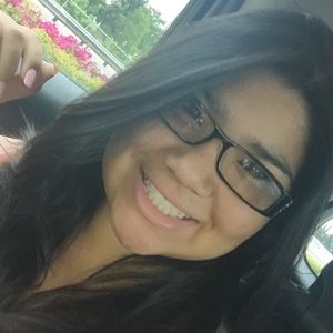 Meet your Posher, Cassandra