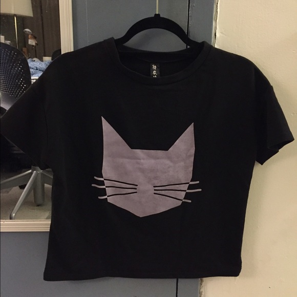 Cute graphic crop top with cat design