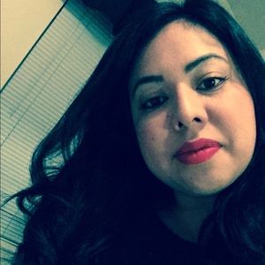 Meet your Posher, Claudia