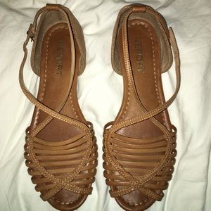 Report sandals