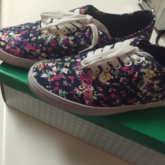 Floral print shoes