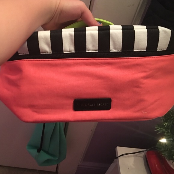 Victoria secret bag (can be makeup or etc)