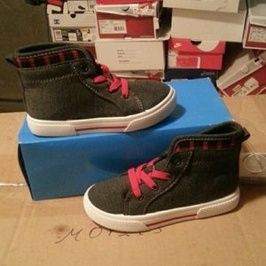 New carters boys fadhion sneakers size 10 color gr