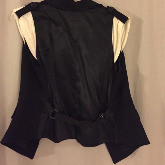Black BCBG vest with embellished white shoulders - Picture 3 of 4