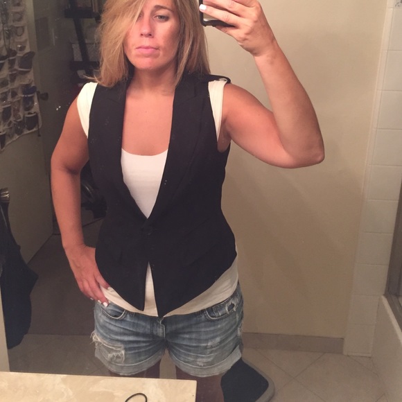 Black BCBG vest with embellished white shoulders - Picture 4 of 4