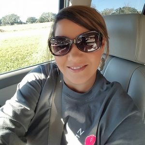 Meet your Posher, Leslie