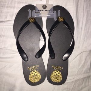 Vince Camuto black flip flops