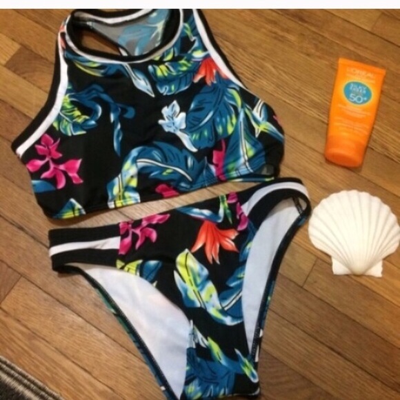 🌺NEW Floral Halter Bikini🌺 - Picture 2 of 3