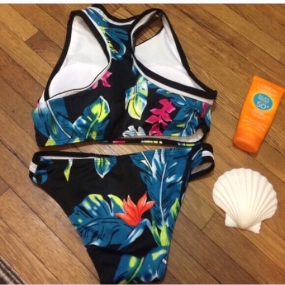 🌺NEW Floral Halter Bikini🌺 - Picture 3 of 3