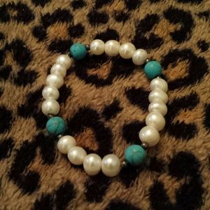 Pearl and turquoise stretch bracelet