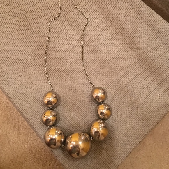 Silver balls long necklace !