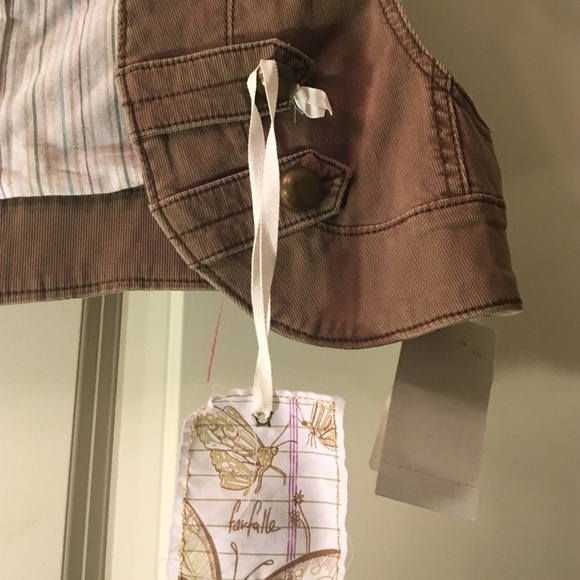 Vest with Buttons - Picture 2 of 4