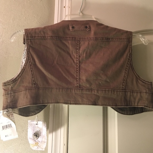 Vest with Buttons - Picture 4 of 4