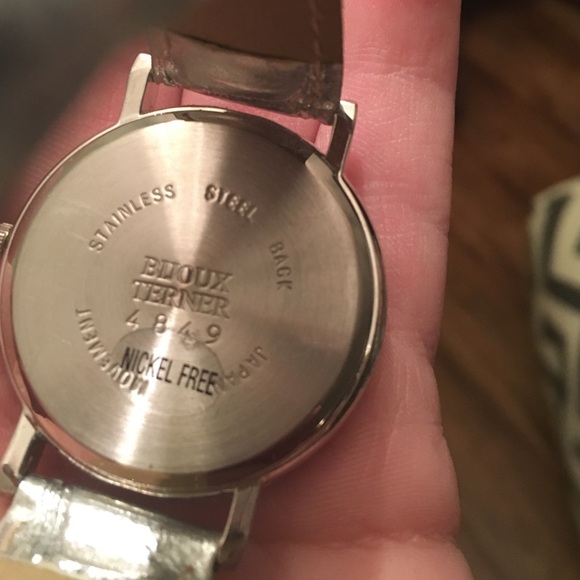 Skull Watch - Picture 4 of 4