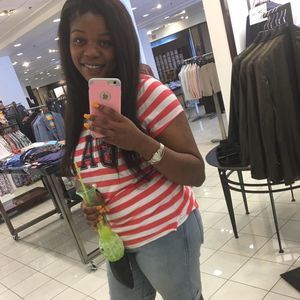 Meet your Posher, Danielle