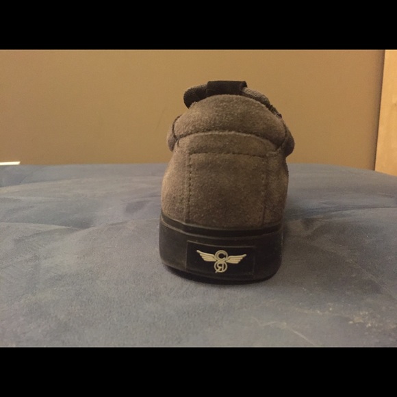 Neutral vans - Picture 3 of 3