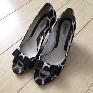Moschino peep toe heels. Sz 36