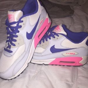 Nike Air maxes