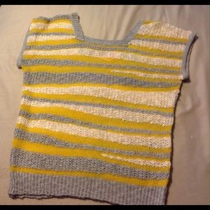 Short sleeve sweater