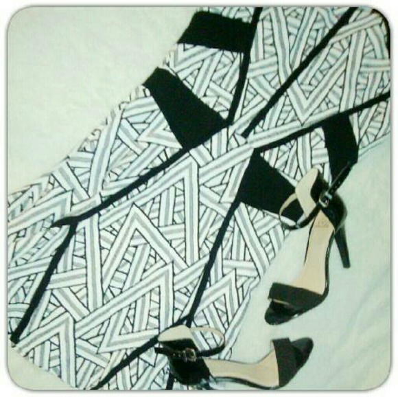 Make an Offer💐Parker Geometric Dress Sold Out - Picture 2 of 4