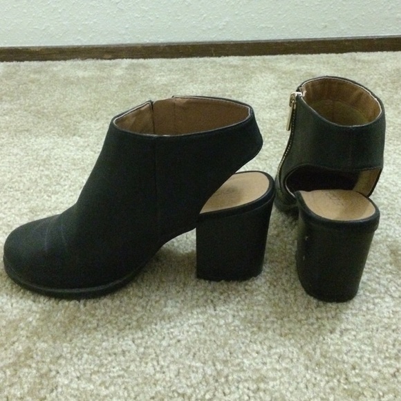 Black booties - Picture 2 of 4