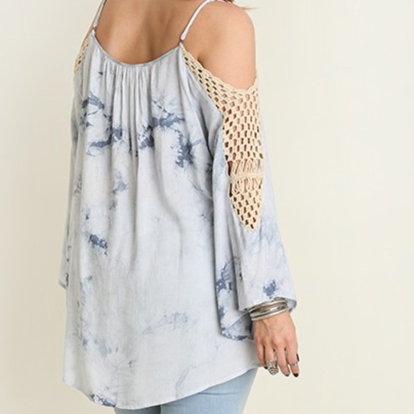 ❌ SOLD BUNDLE❌ Cold Shoulder Tunic. XL - Picture 3 of 4