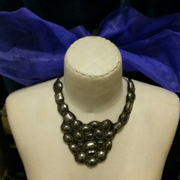 Beautiful Statement Piece Necklace - Picture 2 of 4