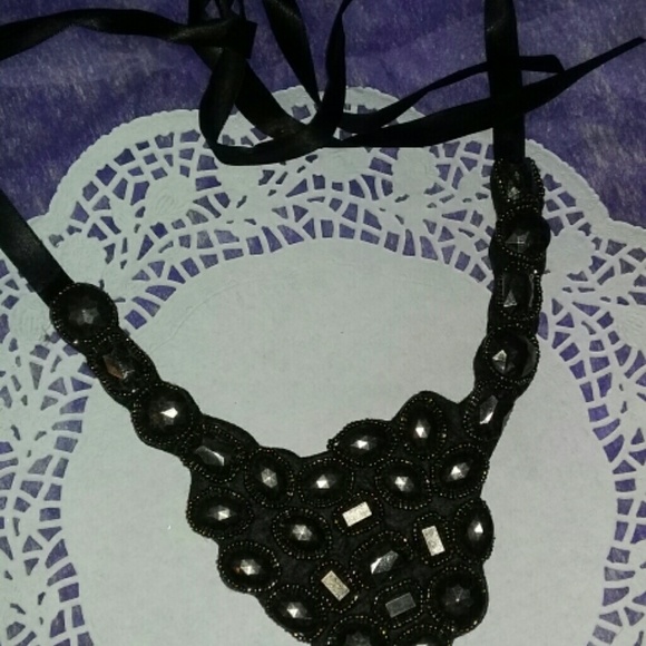 Beautiful Statement Piece Necklace - Picture 3 of 4