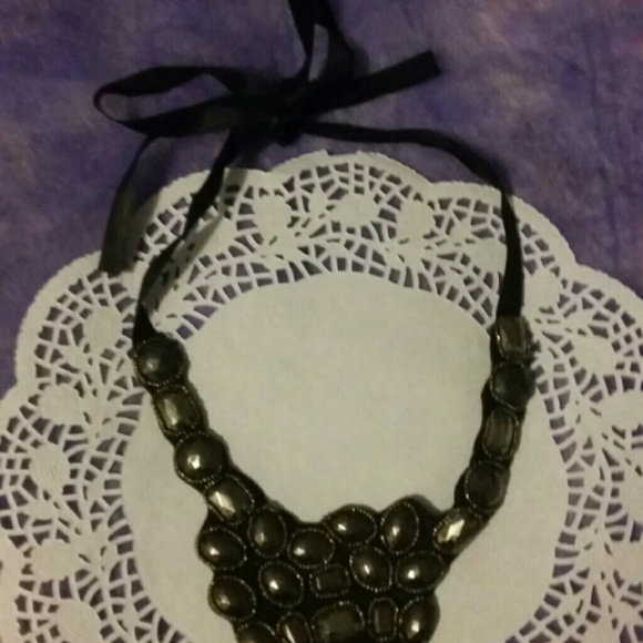 Beautiful Statement Piece Necklace - Picture 4 of 4