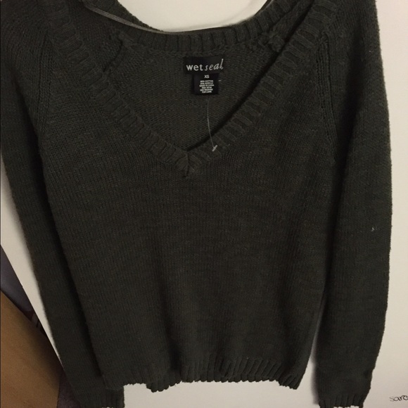 Army green wet seal v neck sweater - Picture 1 of 2