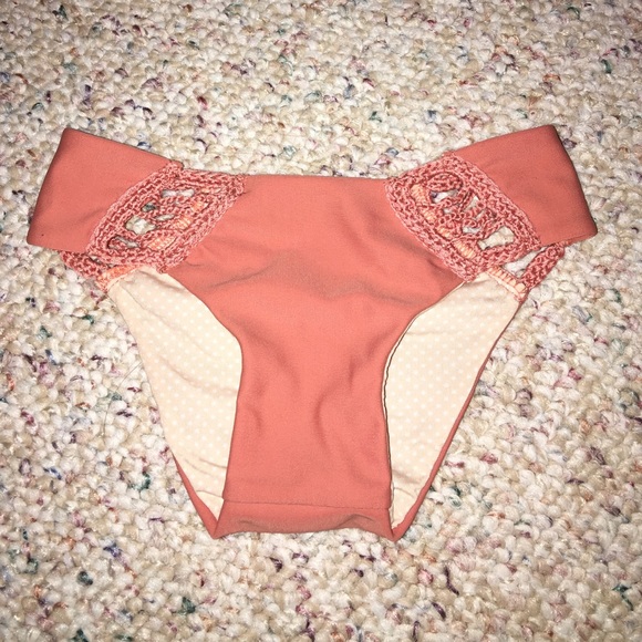 Acacia honey bottoms