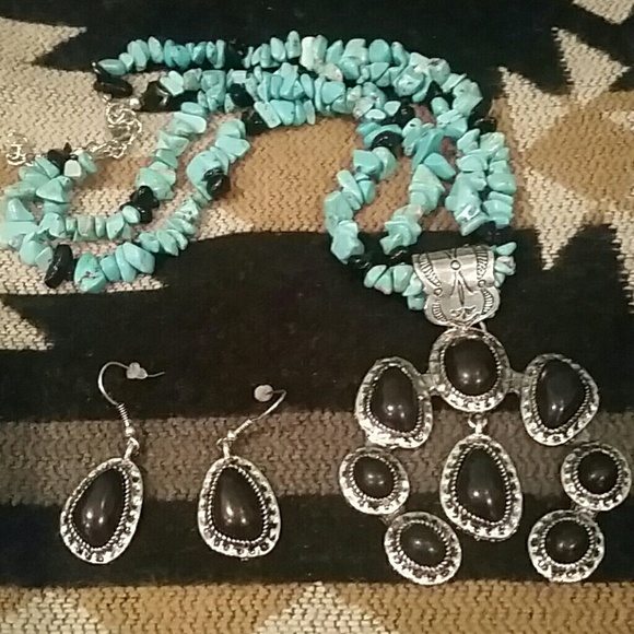 Gorgeous Turquoise & Black Howlite Squash Blossom - Picture 3 of 4
