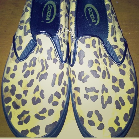 New Soda Cheetah Cushioned Flats Loafers Size 7