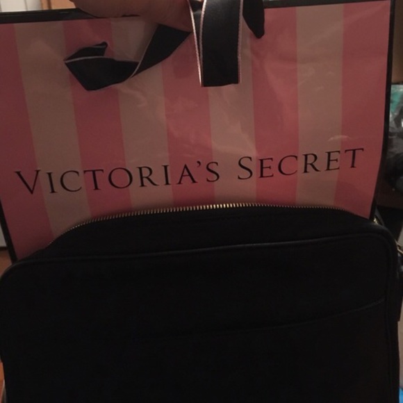 Authentic Micheal kors nylon messenger bag - Picture 3 of 4