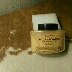 Ben Nye Luxury powder
