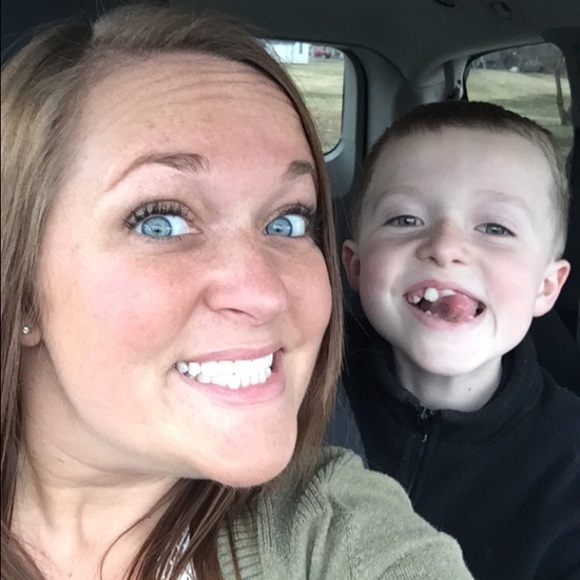 Meet your Posher, Kelly - Picture 2 of 2