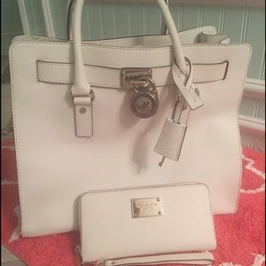 Authentic Michael Kors Purse and wallet for sale!!